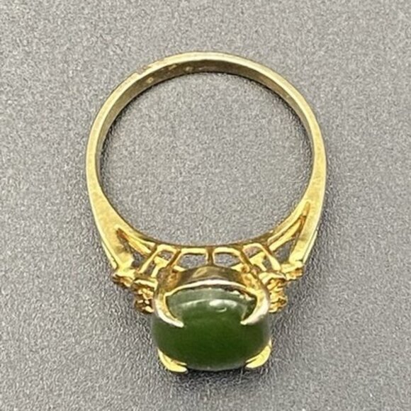 Vintage Gold Tone Ring Jadeite Green Oval Cabochon Openwork Shoulders Size 6 - Picture 3 of 10